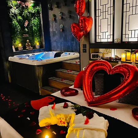 5 Etoiles 50 Nuances Zen Avec Jacuzzi Et Jeu Pour Adulte Apartmán Lagrace-Dieu